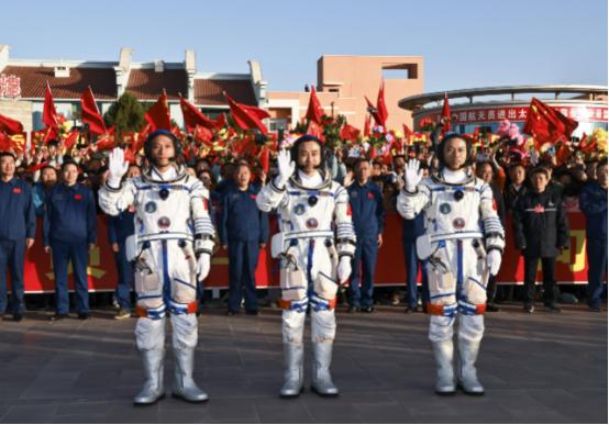 日本，拿了快30个诺贝尔奖，登不了月球火星。英法德，加起来300多个诺贝尔奖，也