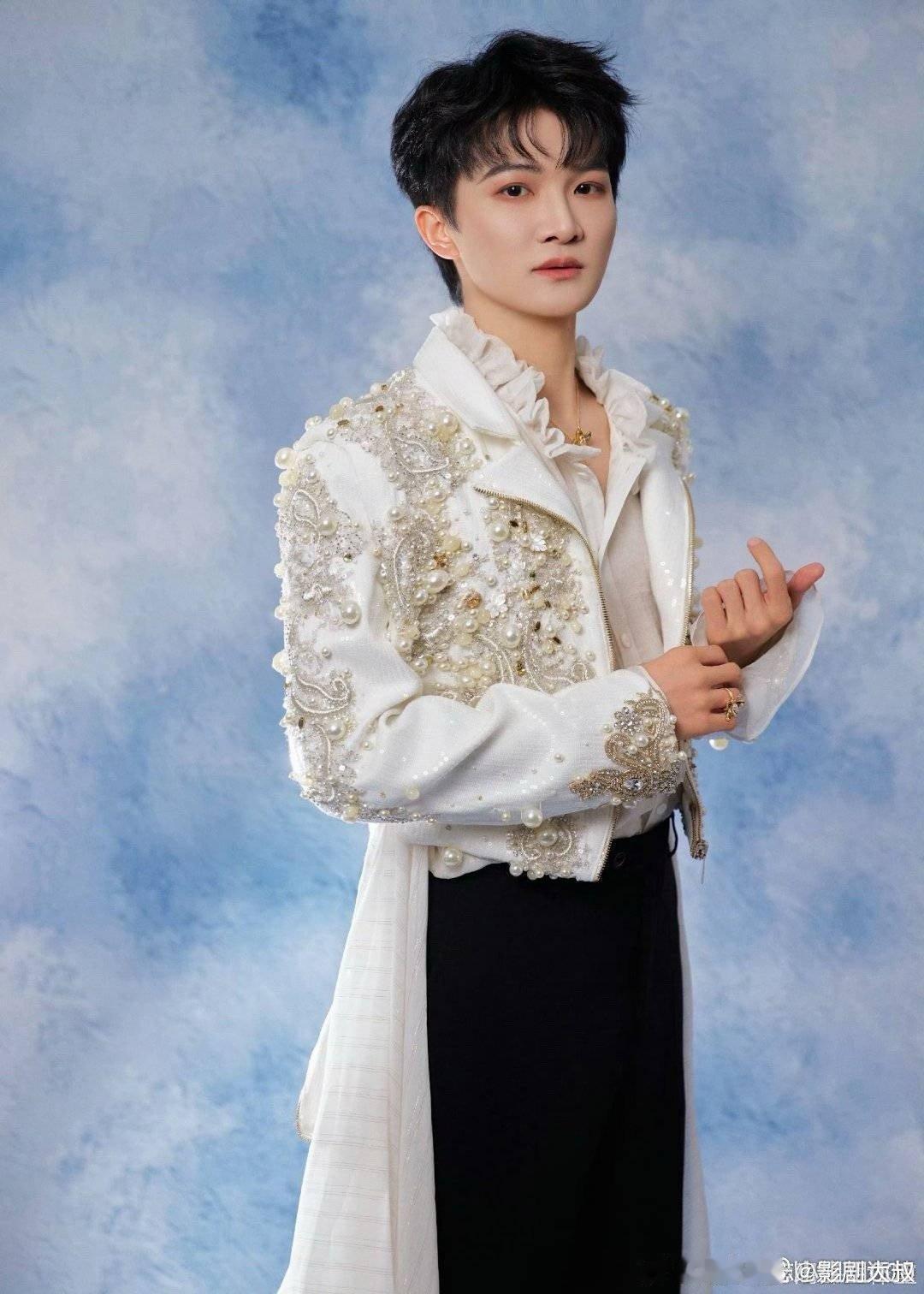 周深有自己的我只在乎你 被周深的采访整破防了！相遇终会有再见，所以拼尽全力珍惜每