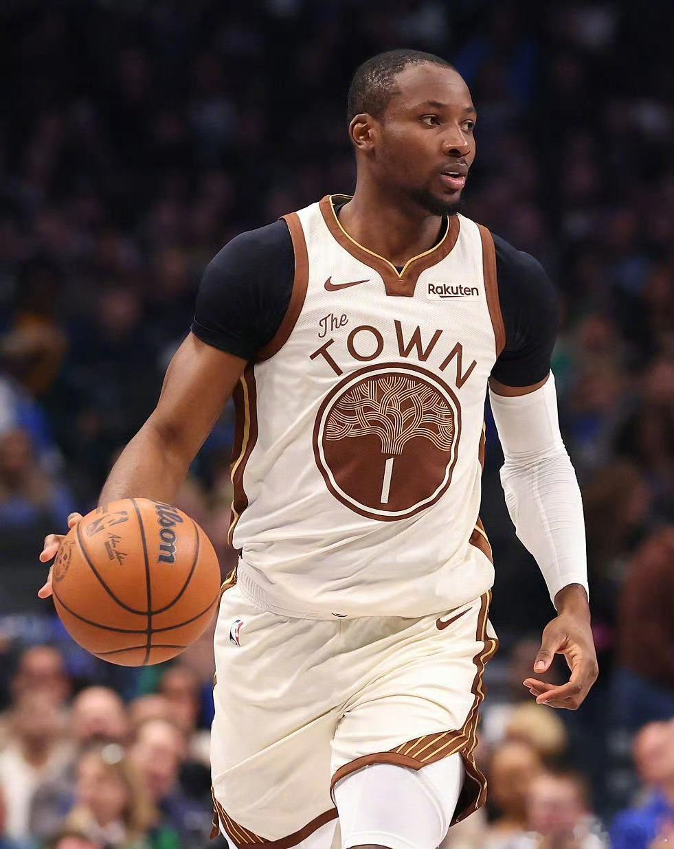 勇士大概率不会交易库明加 据知名记者Antony Slater报道，本赛季巴特勒