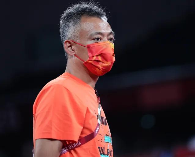 双圈大满贯马龙曾经的主管教练是秦志戬，特别是15到19年这期间秦志戬都是马龙的主