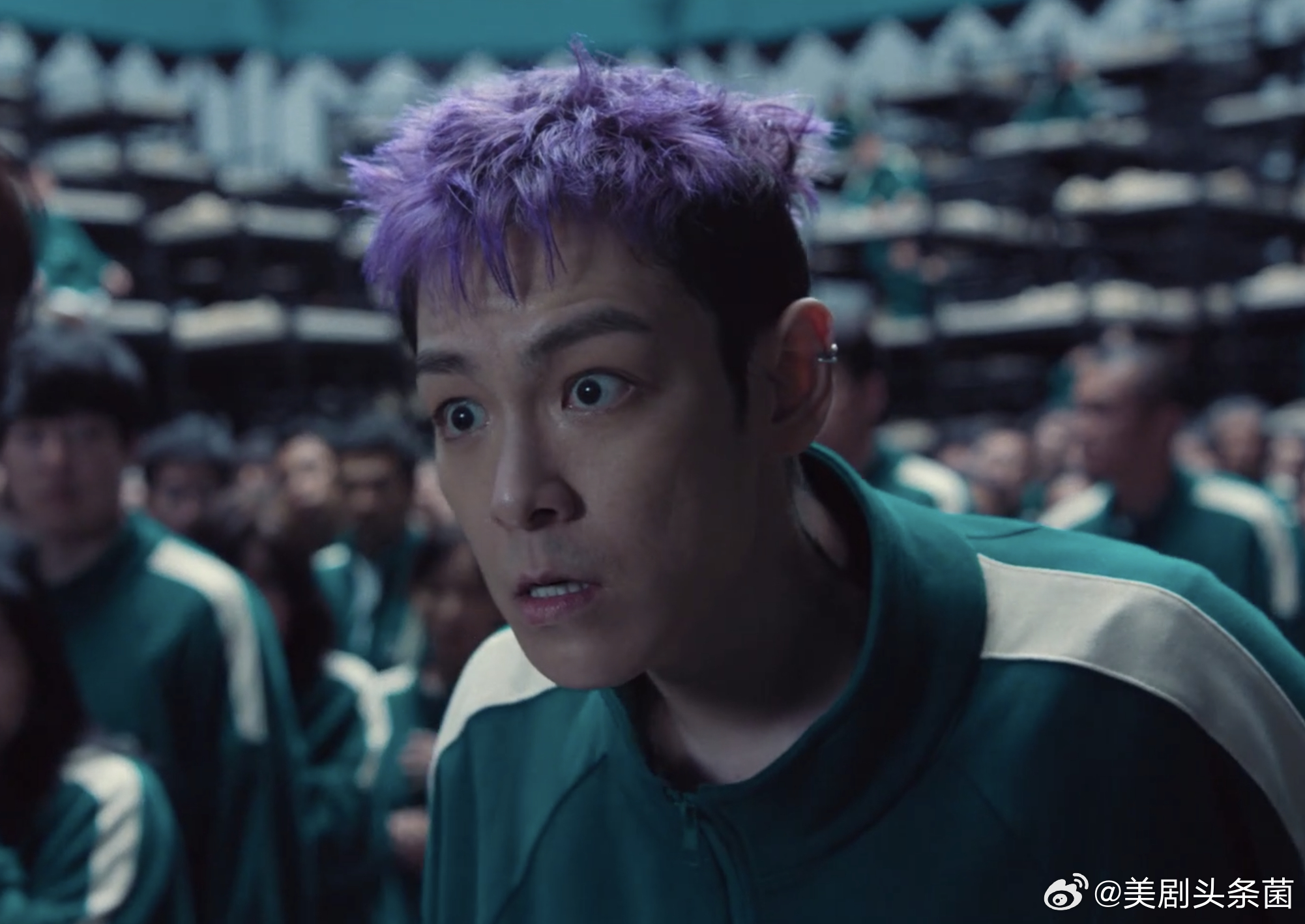 《鱿鱼游戏》第二季的灭霸小哥演员是崔胜铉 T.O.P.这是他在2017年因吸食大