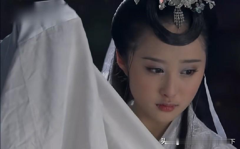 这一版的嫦娥
看上去清冷疏离
最是符合嫦娥的人设