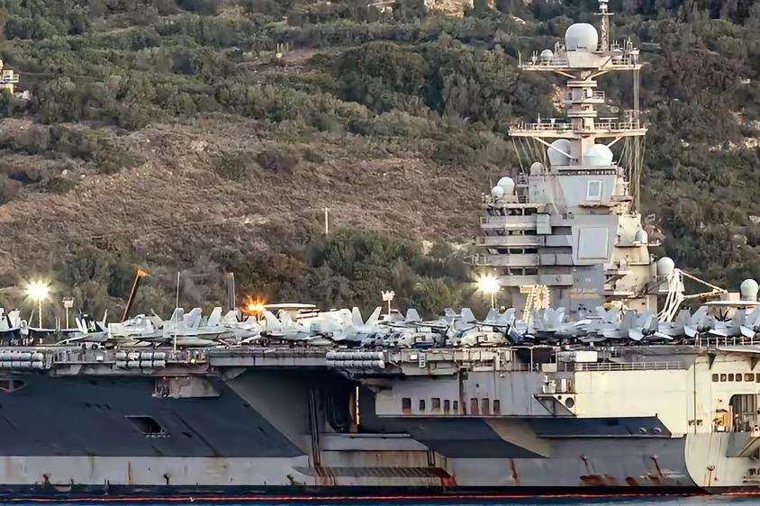 特朗普彻底失眠！双航母威慑失效，东方大礼直接锁死战局

     特朗普本以为双