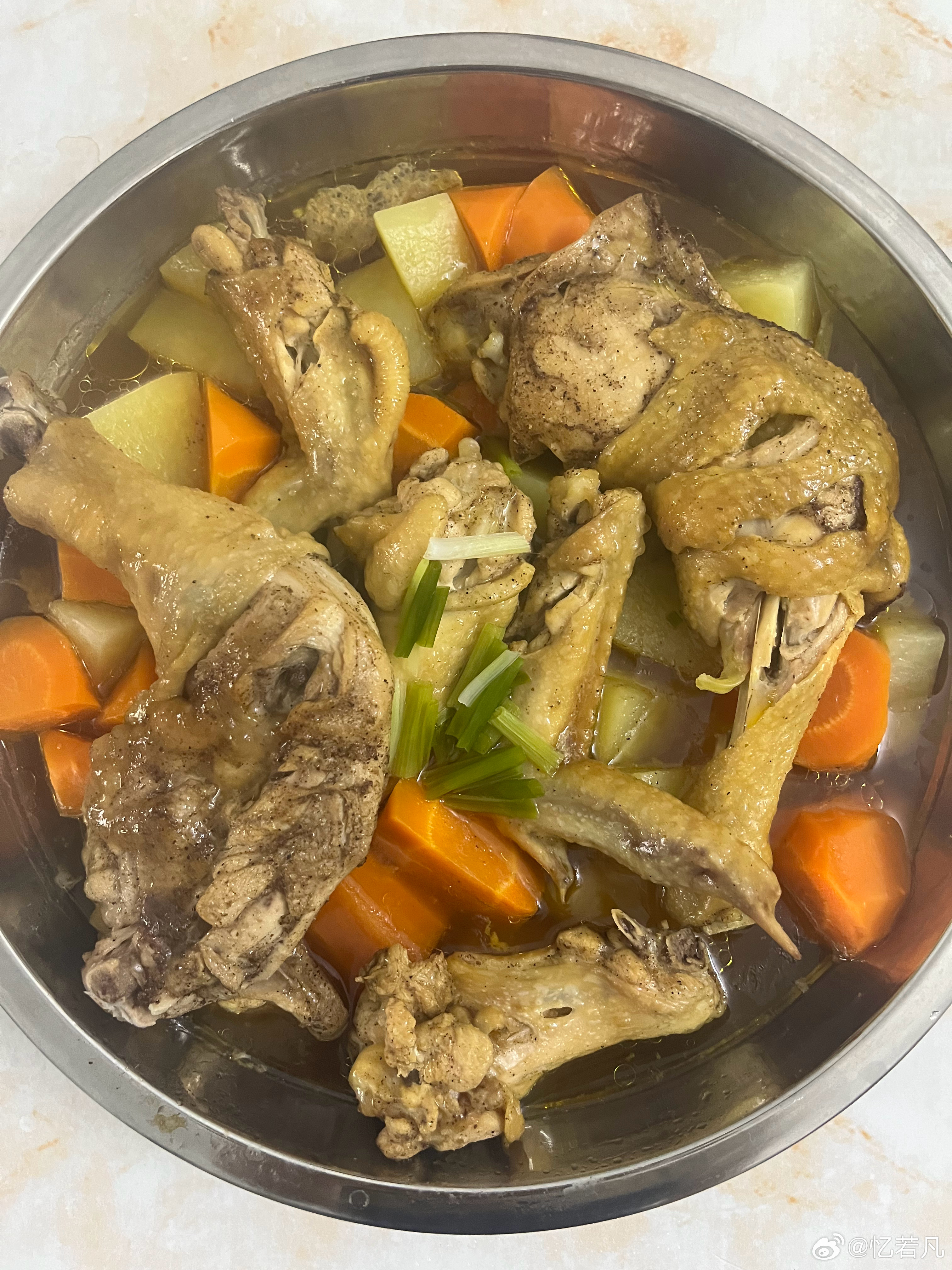 强烈建议大家给孩子蒸大鸡腿吃蒸大鸡腿好嫩，而且整个拿手上啃很满足哦！昨天已经吃过