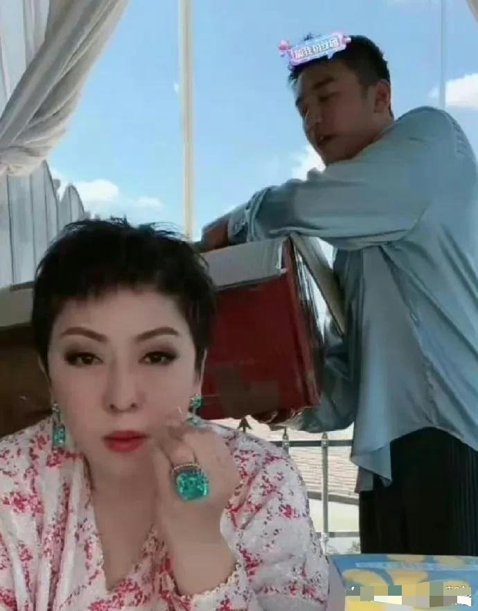 假的不敢做这么大吧？ 