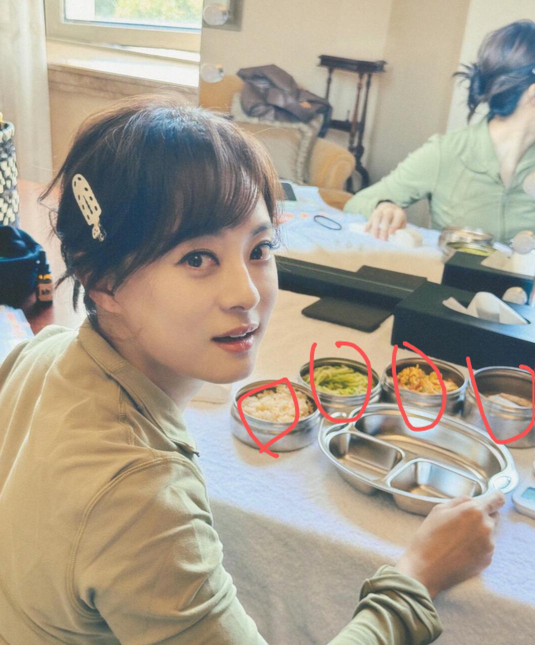 第一眼看孙俪这张图，我以为自己眼瞎了。
反复看了十几遍，瞬间又心疼她了。

这是