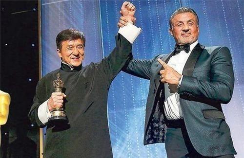 那个深夜的电话听起来像机会，其实却成了两人关系里最经典的“错过”。史泰龙亲自打来