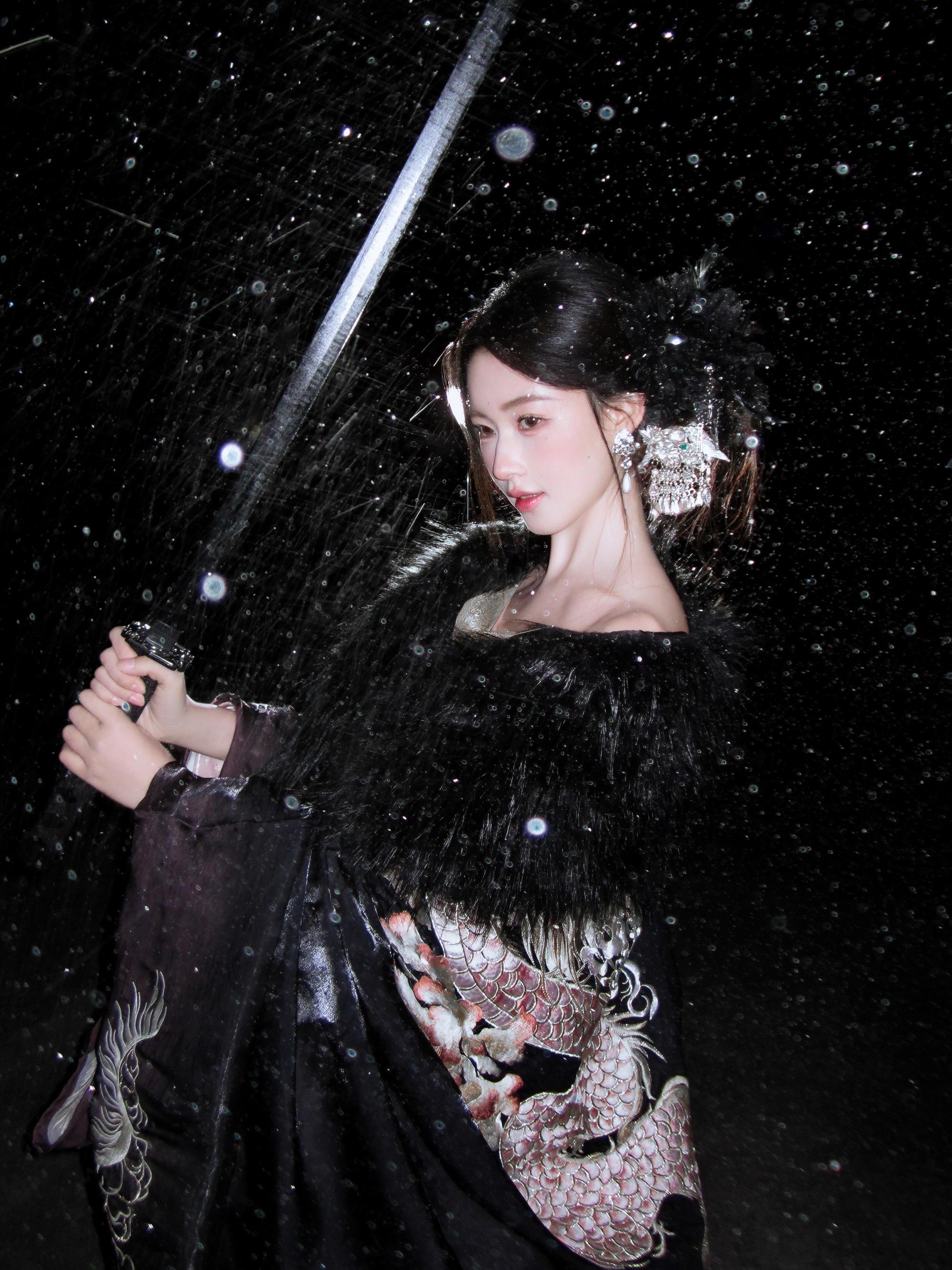 🥀她可不是什么娇滴滴的大小姐！