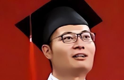 1999年，北大博士王永强移民美国后，整整20年都未回国。母亲病危时，他也拒绝探