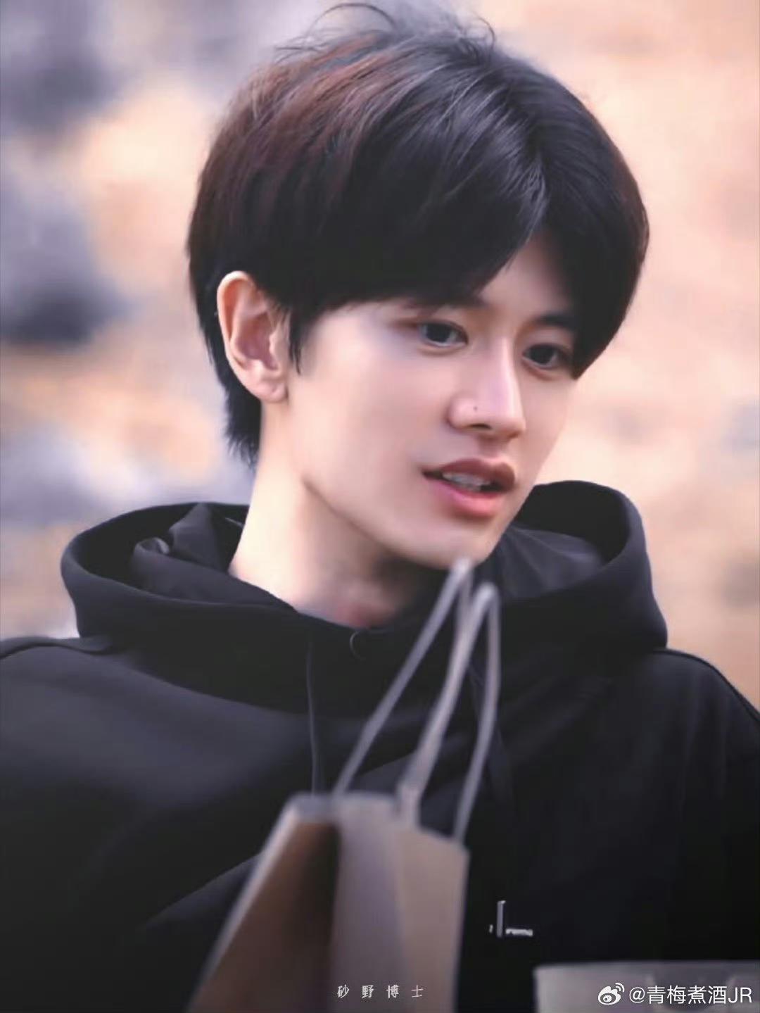 每一步都有意义
就像走过的路
最终都会繁花盛开
早安❤️@任嘉伦 
任嘉伦 任嘉