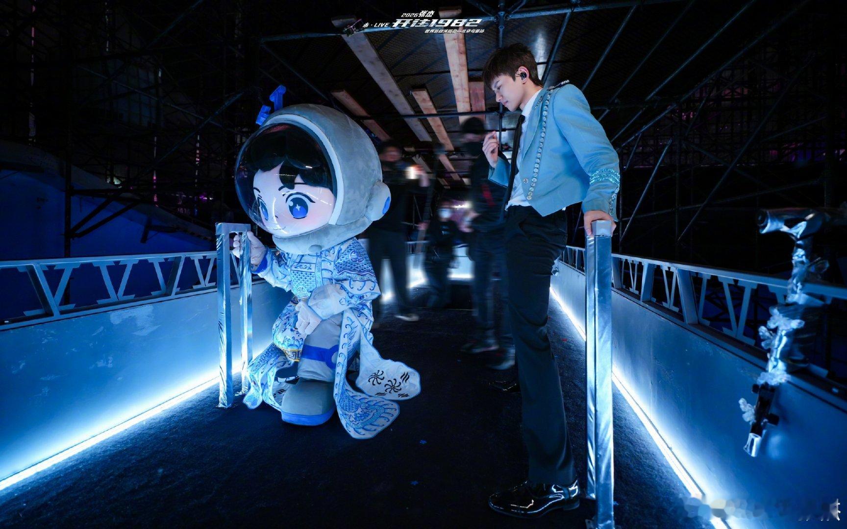 张杰回应1982闭幕式张杰《我的音乐你来听》先导片上线✨鸟巢十六连开依旧状态在线