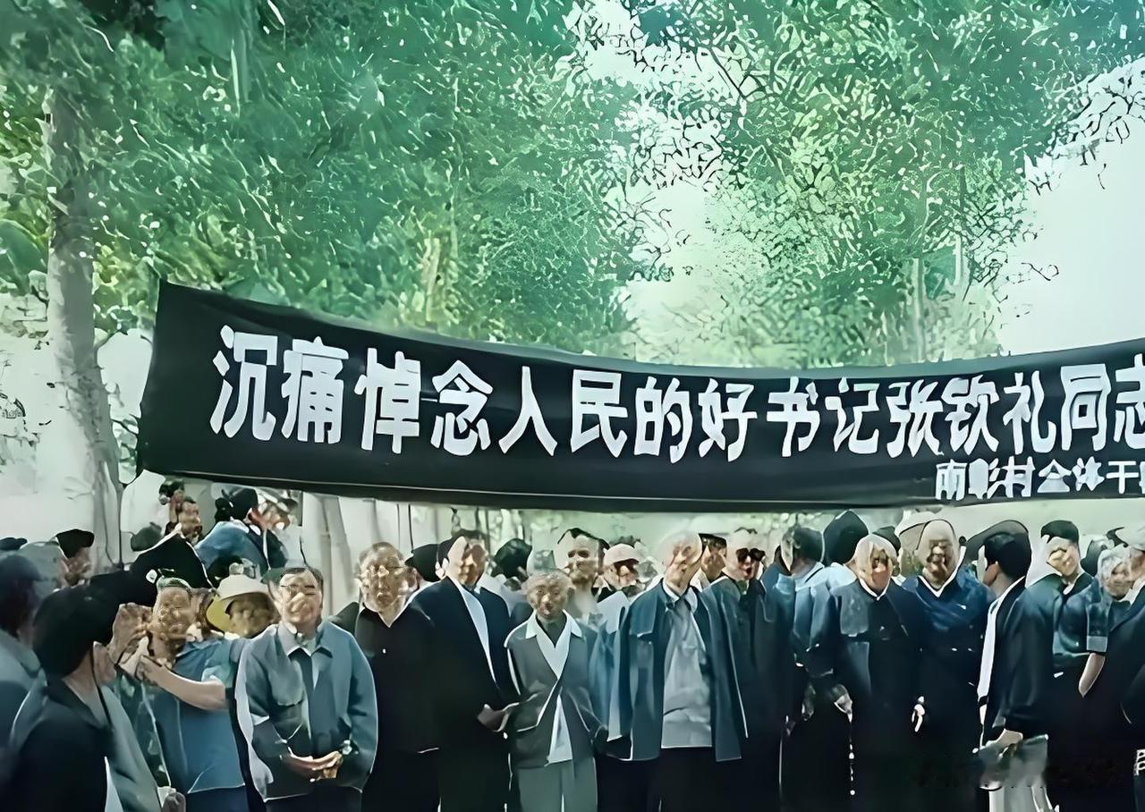 他判刑13年至死未平反，10万人送行墓前立百碑，百姓说不能忘了他
 
可能现在不