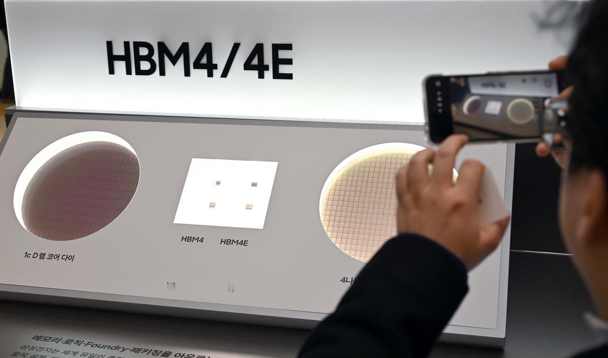 三星要造更多HBM4内存，产能从哪来？
最近，三星宣布明年将把HBM4系列内存的