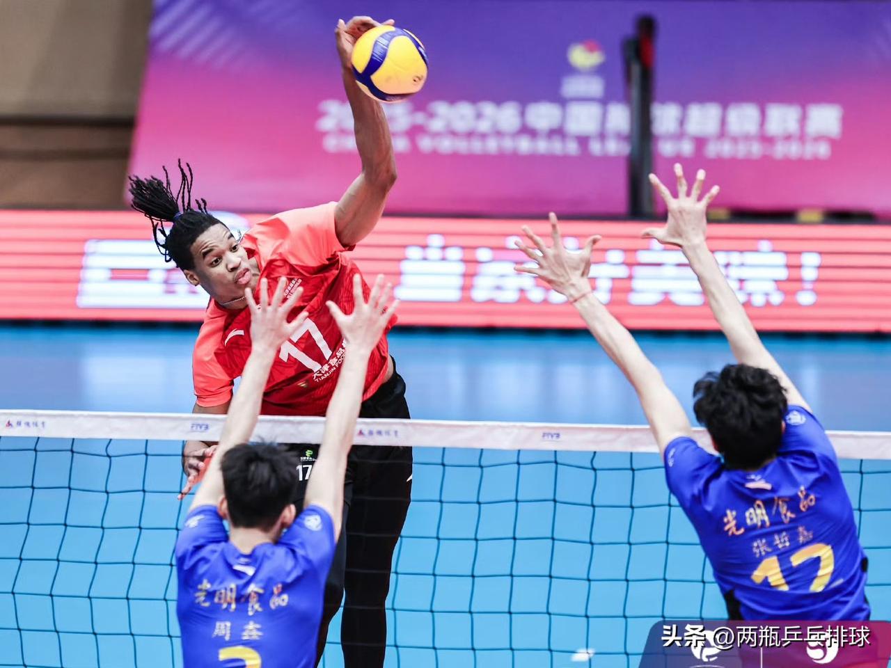 阿里“力压”格罗泽，天津男排3-2逆转上海夺冠热门，半决赛抢占先机！
男排半决赛