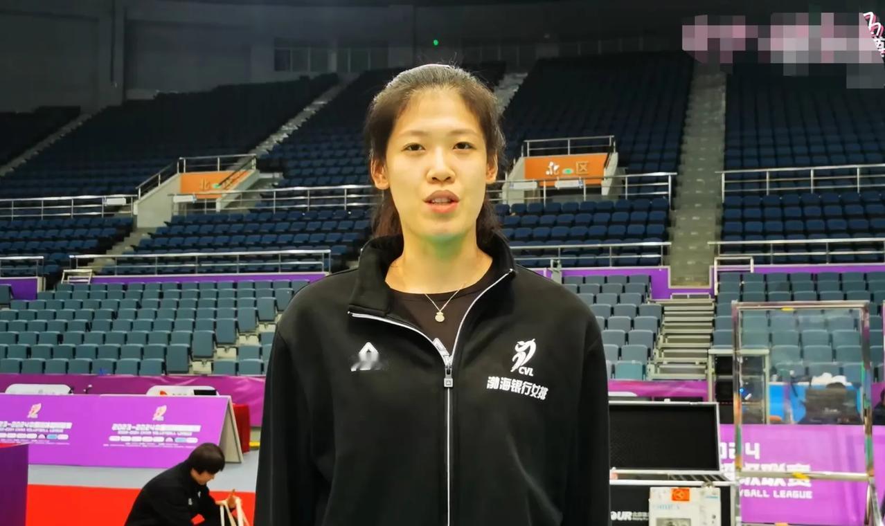 [玫瑰]李盈莹携天津女排球员一起出镜，邀请大家今晚去大馆观看比赛！
天津女排与江