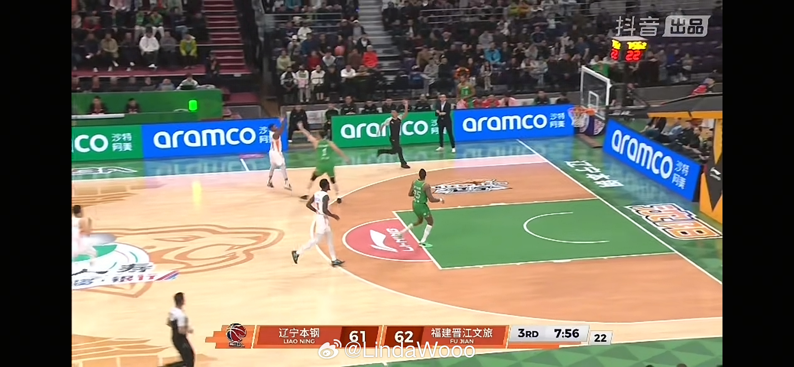 反超了！！下半场一上来，福建男篮打了辽宁一个14:0的小高潮！！皮特森又神了！！