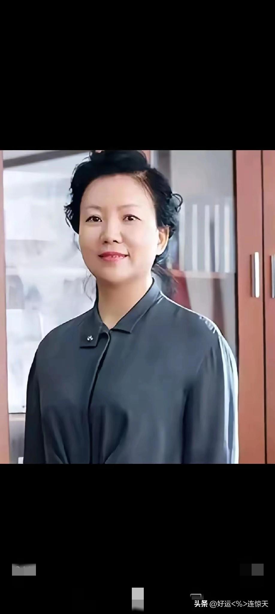 64岁退休女行长被查！曾是业界标杆，荣誉满身，退休4年仍难逃纪法追究。
 
中央