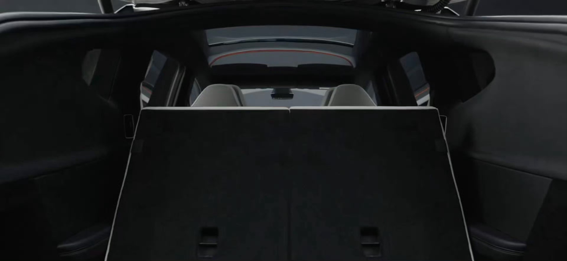 特斯拉预热ModelYL特斯拉Model Y L开始发运了，且已经官宣，大概率最
