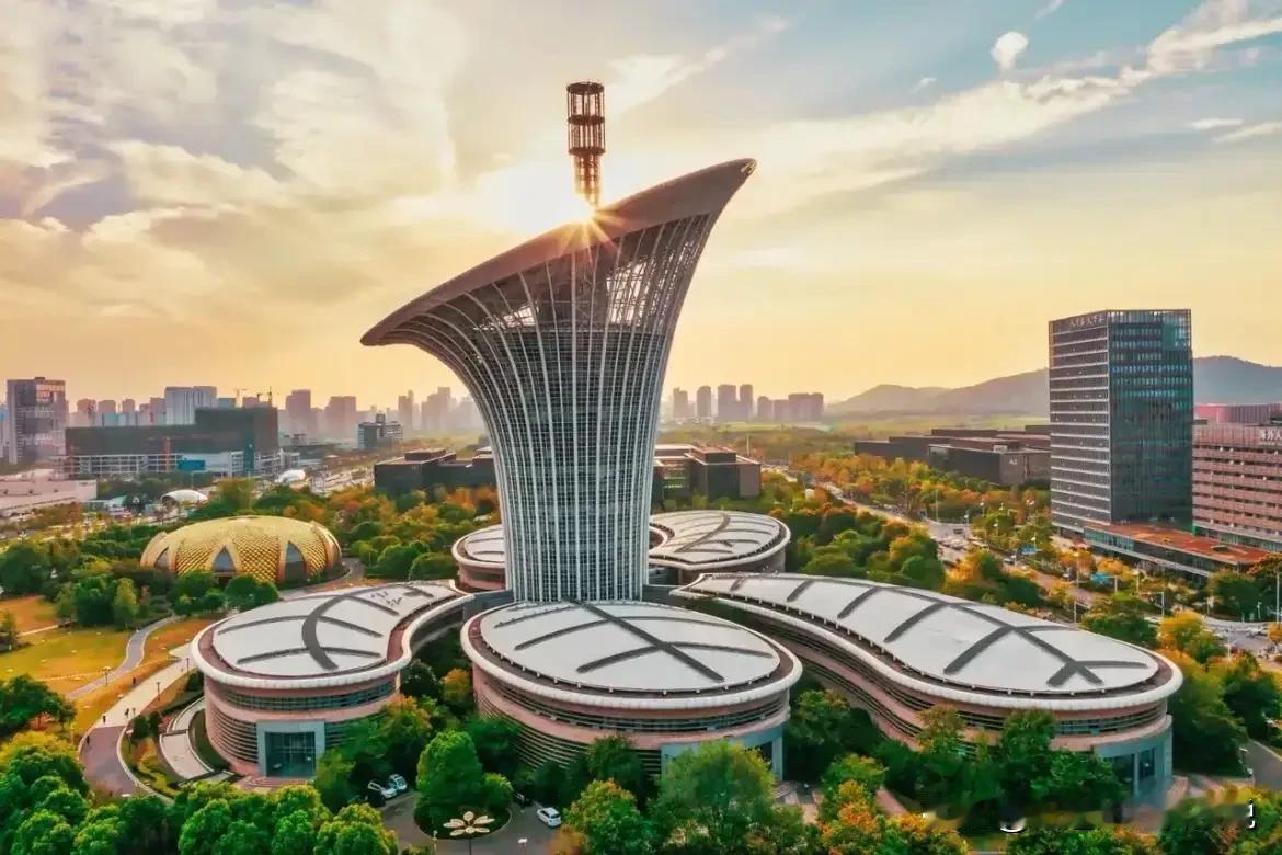 武汉，我热爱的烟火江湖！
咱这辈子有幸当个湖北人，省会武汉那可真是让我打心眼里佩