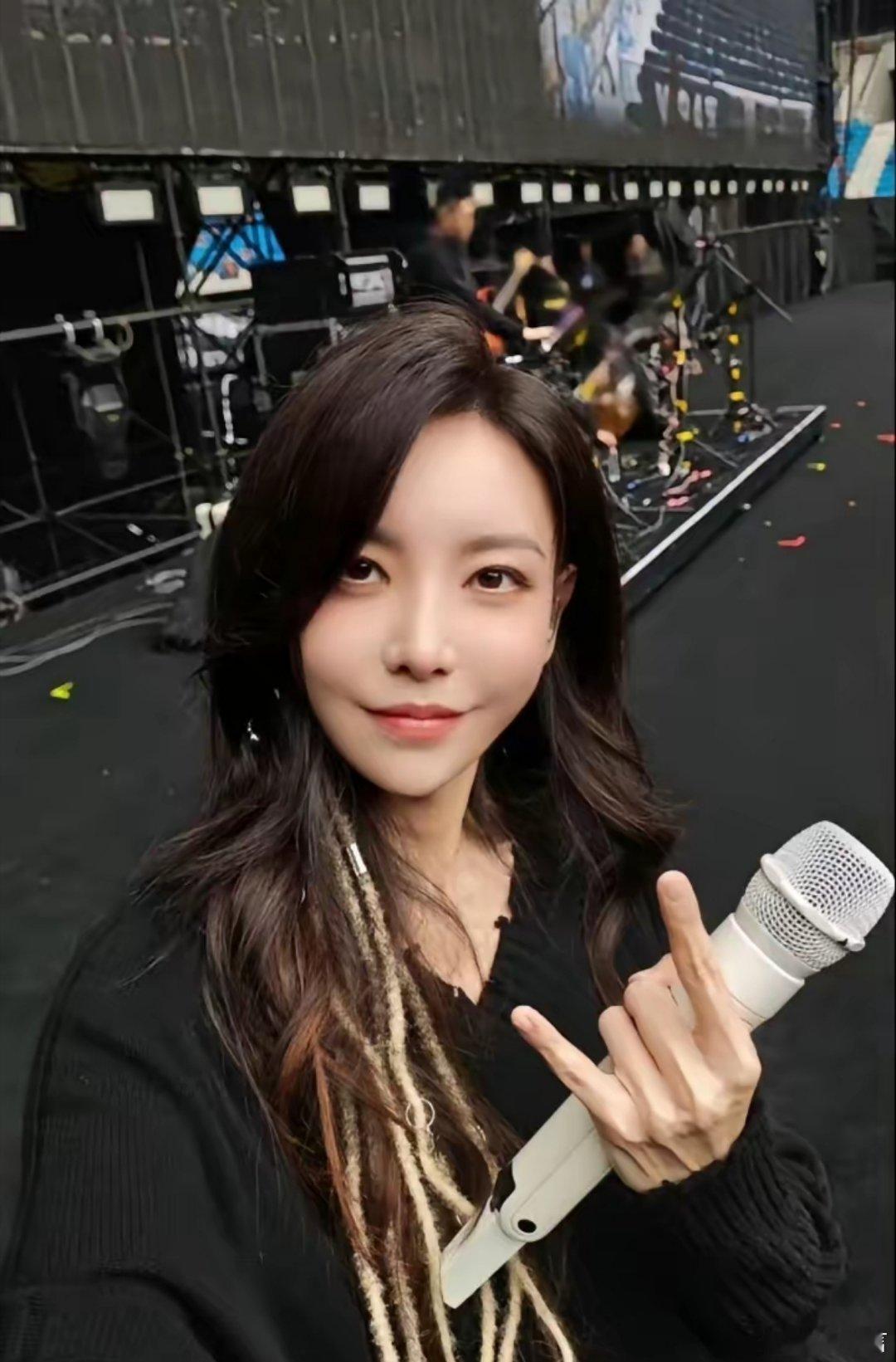 于文文方报平安于文文发文感谢大家对她的关心，也请大家不要责备主办方跟她工作室的工