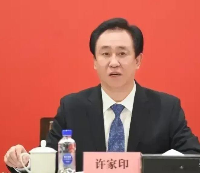 许家印被抓了，之前这么久都没事，甚至有起死回生的迹象，为何现在抓他？只因他最近做