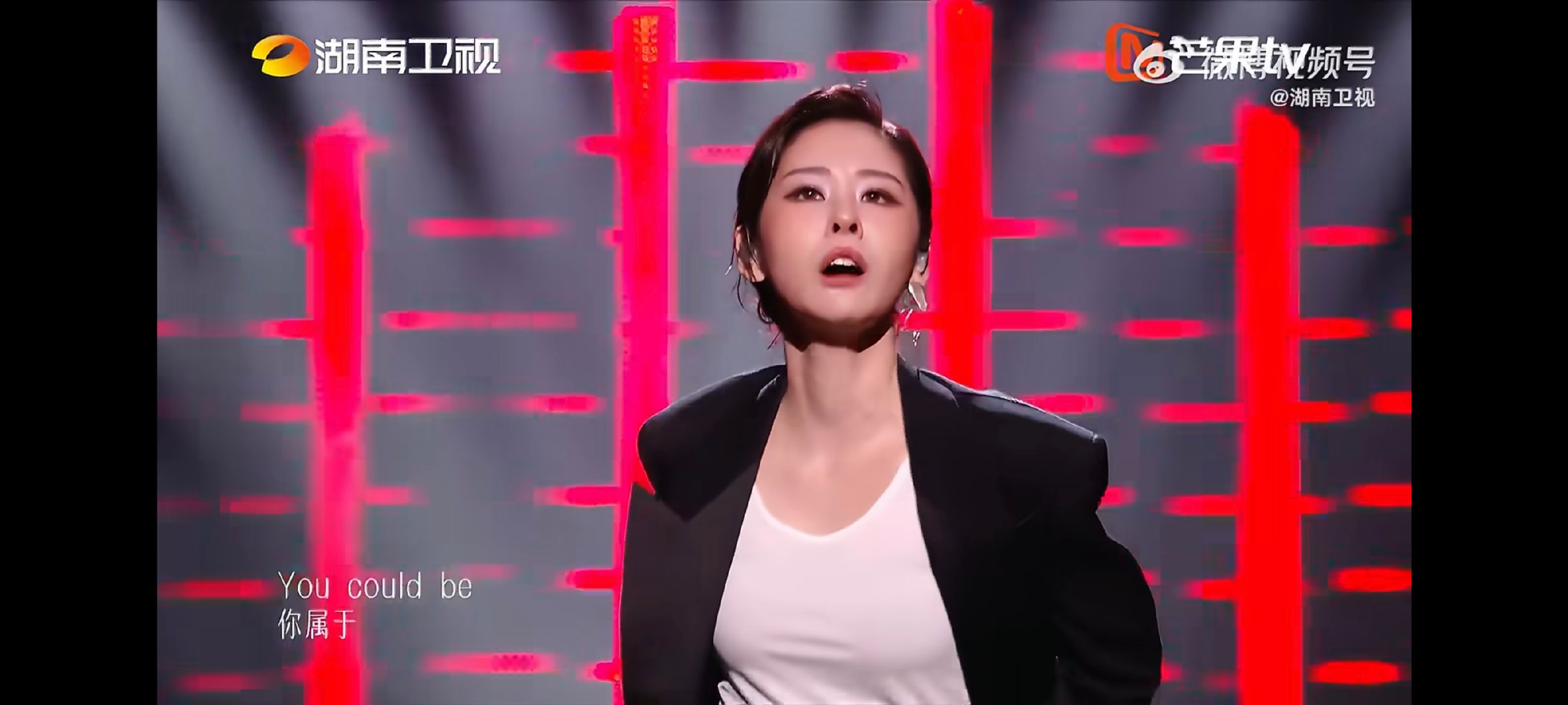 歌手直播张碧晨真好听深沉又细腻的情绪在歌声里不断发酵，层层叠加之后推向高潮，带来