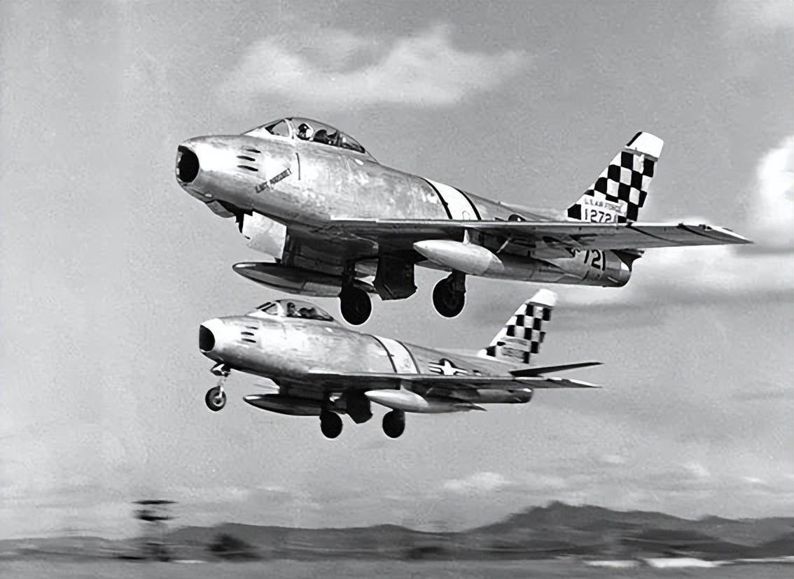 1963年台军飞行员驾驶F-86战机降落福建，一开舱门就称自己是来投诚的消息是真