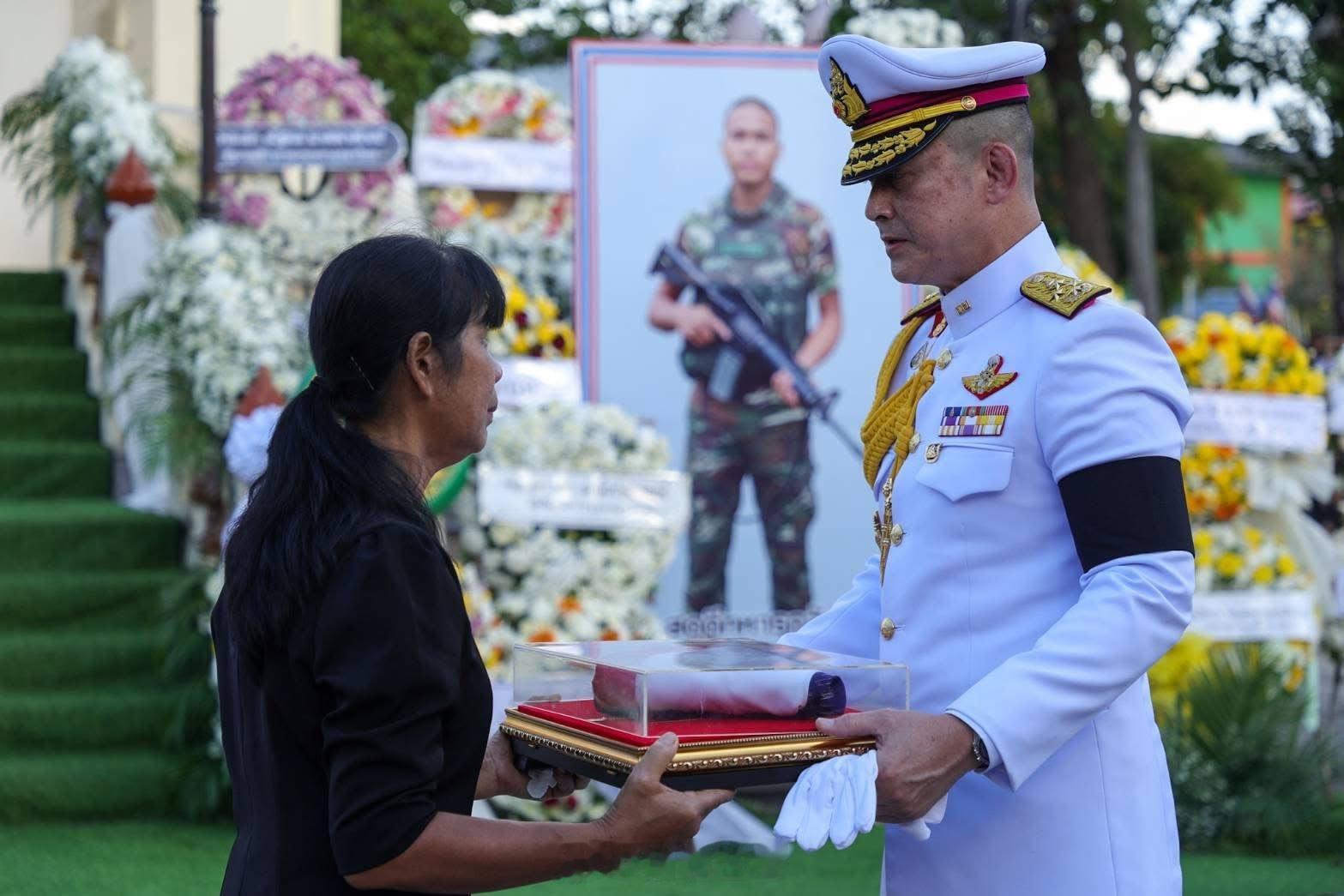 泰柬冲突 在泰国国王陛下的赞助下，为列兵特达萨克·斯里拉猜，举行了皇家火葬仪式。