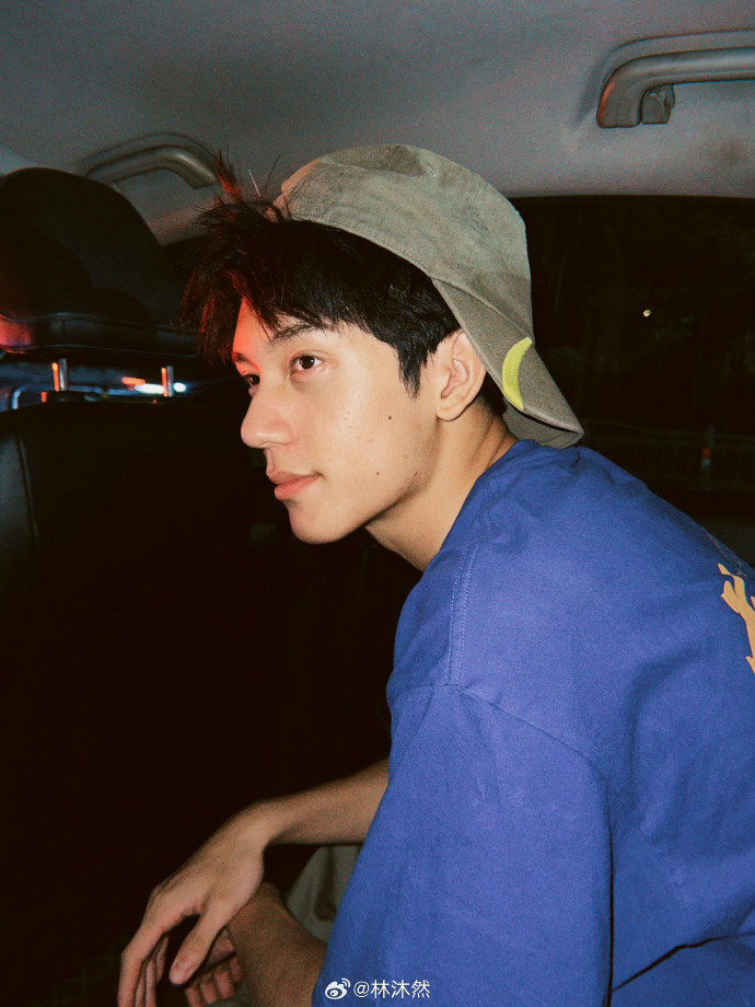 林沐然体育生人格疯狂顶号中谁懂那个视频里粉丝的画外音真的超搞笑哈哈哈，可能突然之