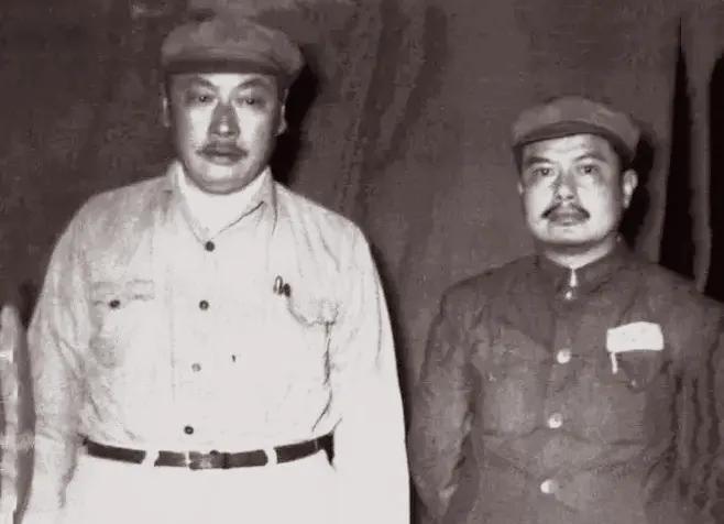 揭秘

故事得从民国那会儿说起，国共两党啊，就跟俩小孩过家家似的，一会儿手拉手，