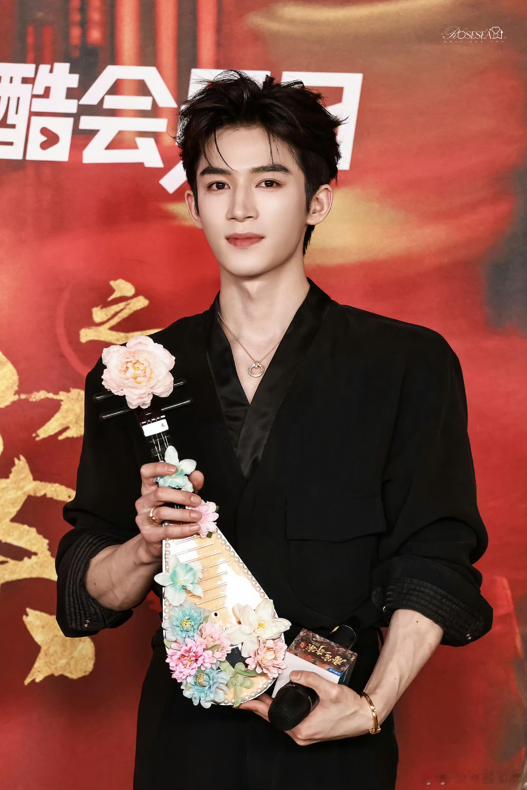 唐宫奇案之青雾风鸣 我的评分：王星越就这么水灵灵的被托脸了王星越在《唐宫奇案》追