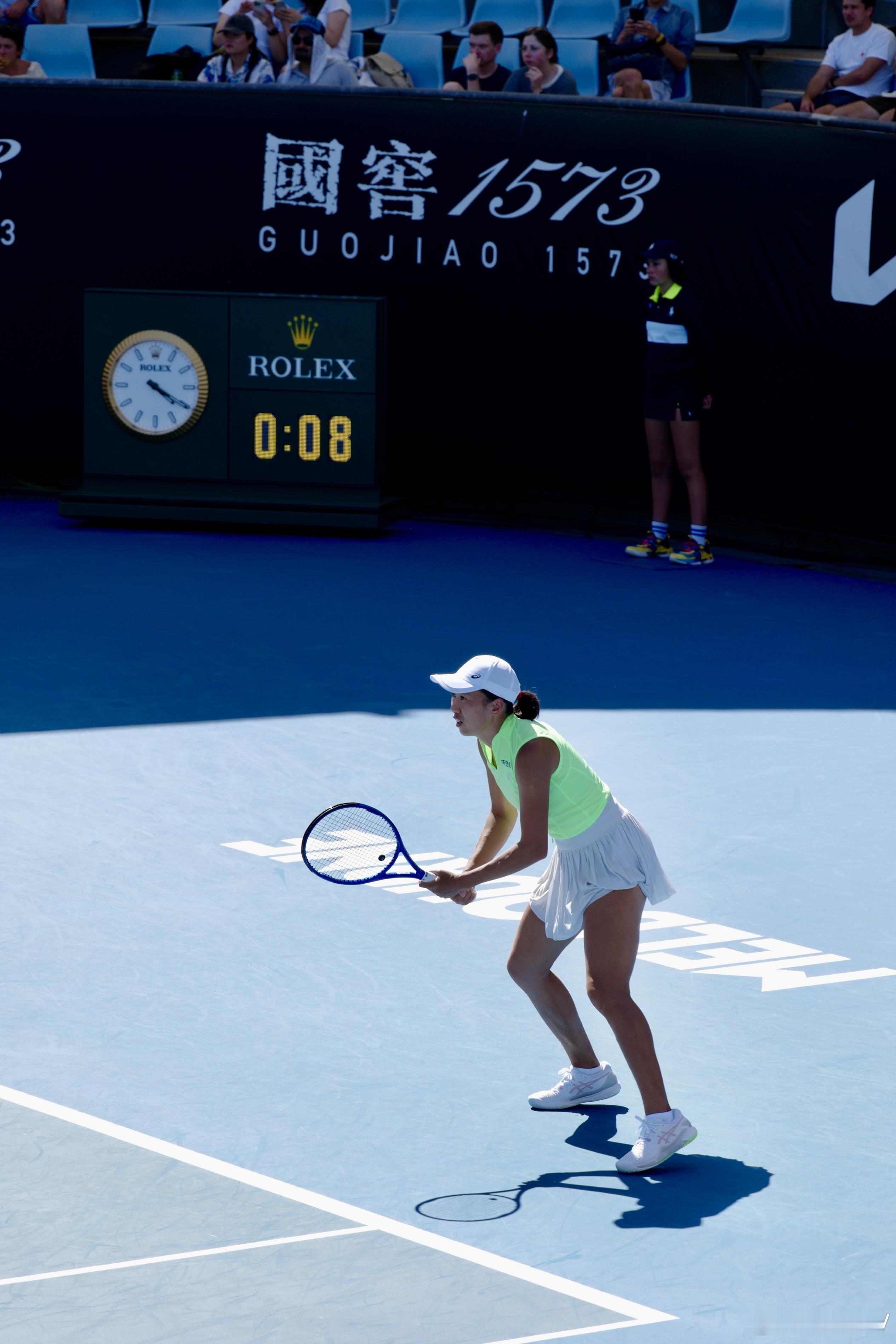 张帅组合无缘澳网混双8强 的差不多同时，梅尔滕斯也直落两盘负于莱巴金娜。二人可以