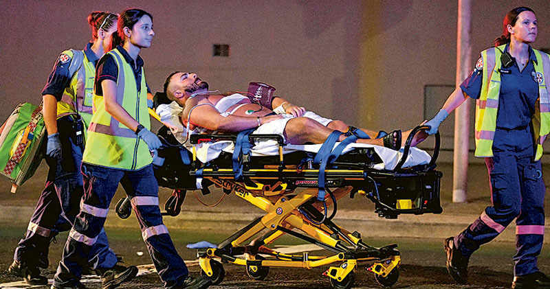 悉尼邦迪海滩枪击案死亡人数已升至16人。袭击者之一持有合法执照，被允许拥有六支枪