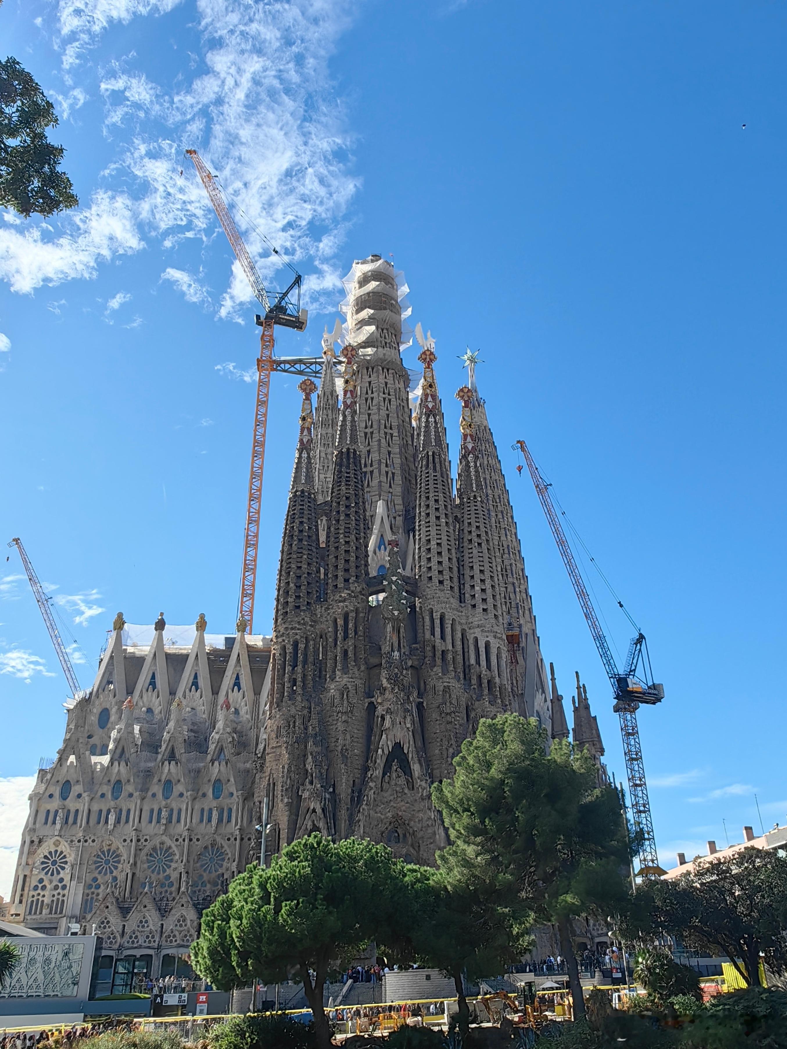 [世界遗产]圣家堂，在高迪的众多作品中，受关注度最高的便是圣家堂。因为它是唯一一