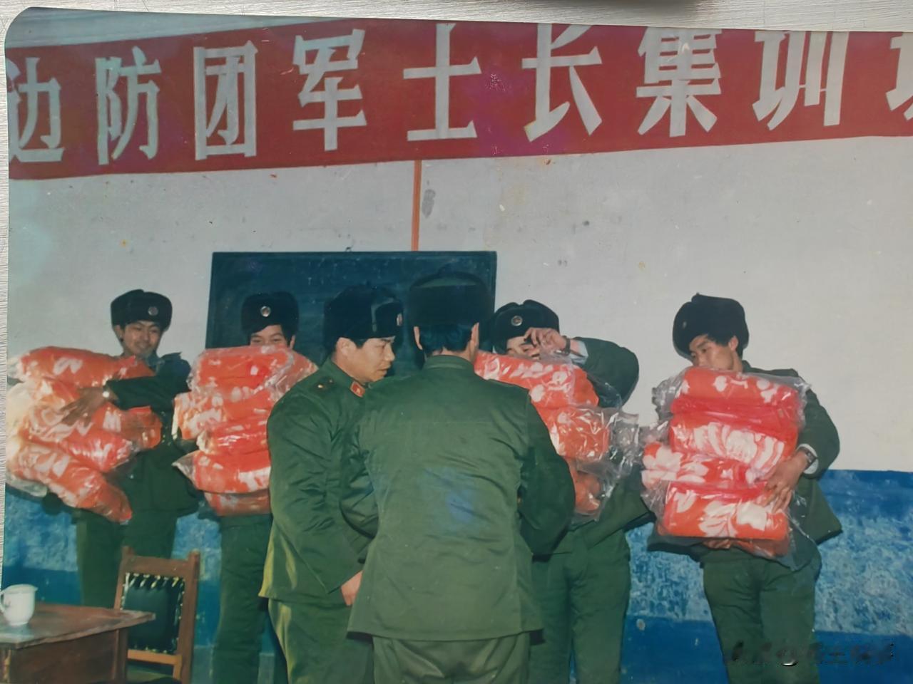 （军旅回忆109）边防团军士长培训，通信连荣获伙食管理和账目评比两项先进。
俗话