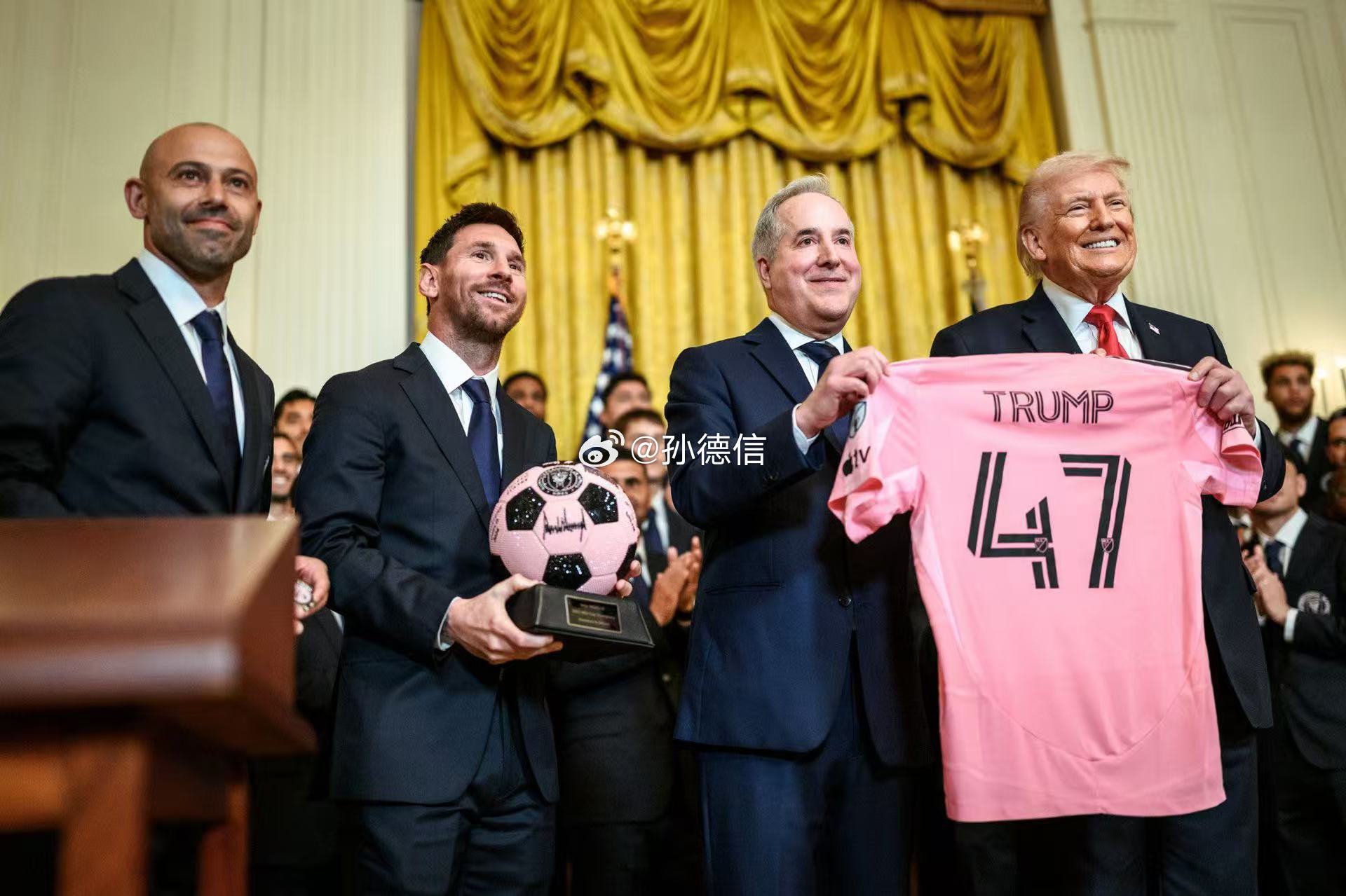 特朗普在白宫接见梅西梅西前段时间接受采访还说后悔没学好英语，今天：没学好英语可太