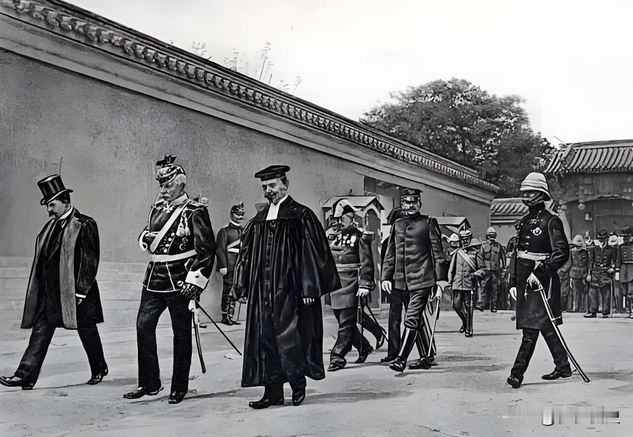 一个国家沦为一盘散沙，便注定扛不住任何强敌的冲击，这是近代中国用百年血泪刻下的铁