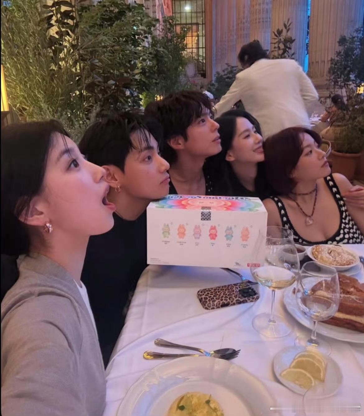Celine大秀合照，一眼看到谁？刘诗诗、金泰亨、裴秀智、朴宝剑、李庚希！ ​​