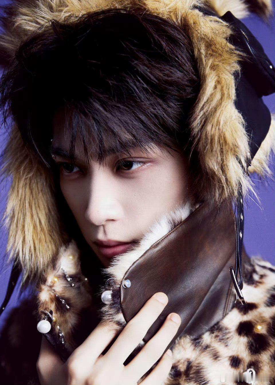 豹猫塑这有点带劲了吧😋拍照和拍视频的是一个人吗梓渝豹纹小野猫 