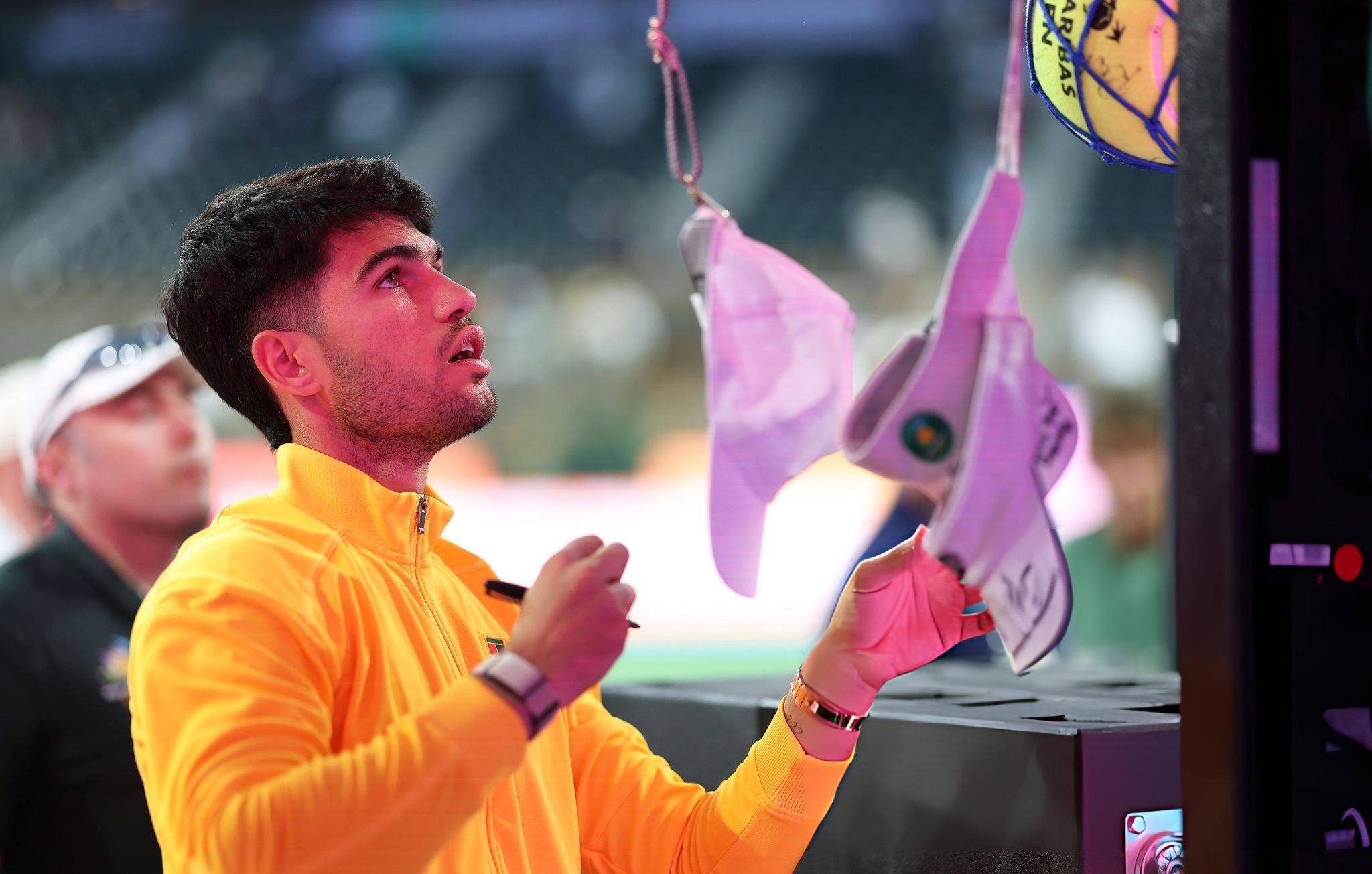 网坛风云 一些阿尔卡拉斯阿尔卡拉斯 来袭，万万没想到，耐克春季竟然给阿卡的是明黄