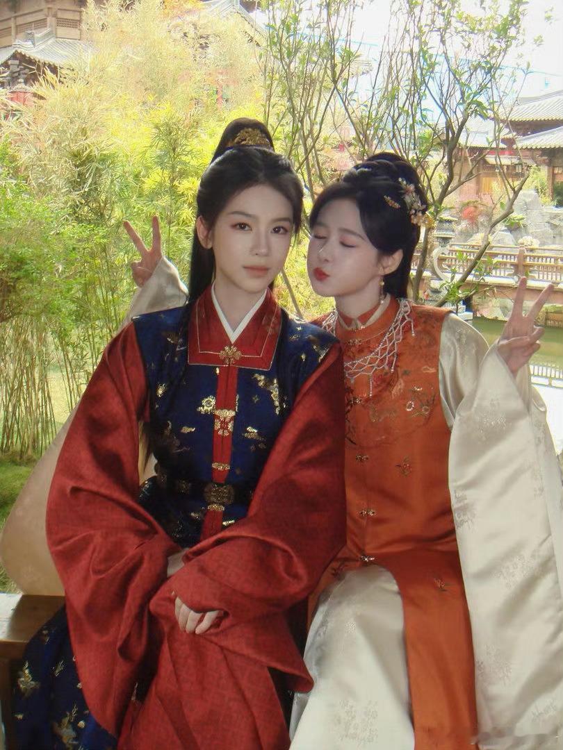 好像进入了刘梦芮的朋友圈对刘梦芮的少年英气有了实感刘梦芮用杀青博定格美好，片场互