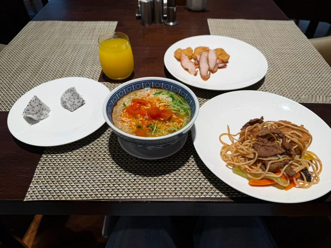 酒店为什么含早不含晚啊？我去的一些大点的酒店都是有午餐和晚餐的