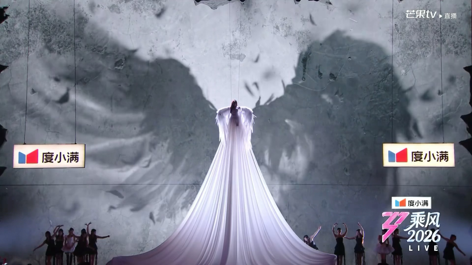 浪姐审美在线 浪姐的审美真的是很在线，这个大艺术家一出来美成啥了都，舞美这一块你