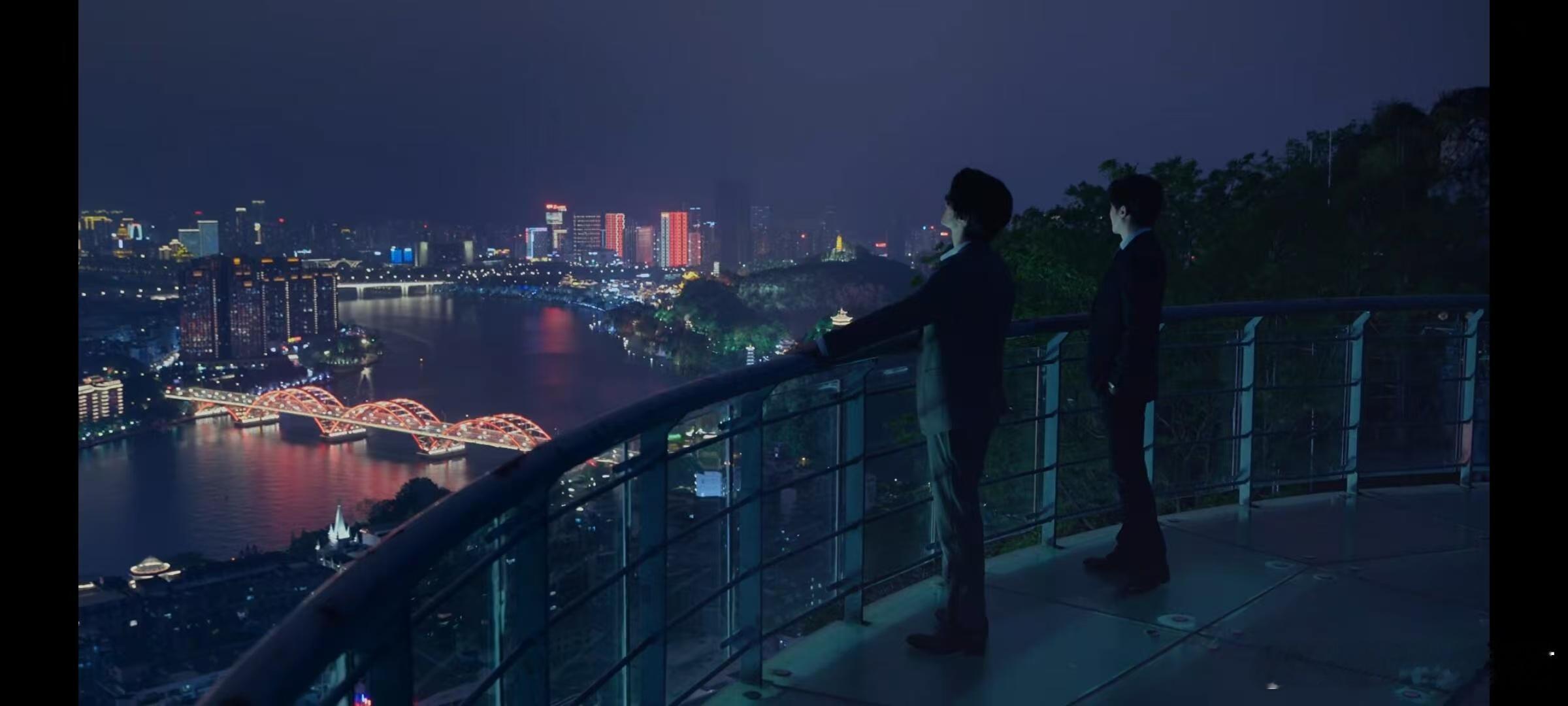 上咪咕看蝉《蝉》的柳州路透，青云菜市、胜利烧烤城全在镜头里，突然好馋那口螺蛳粉。