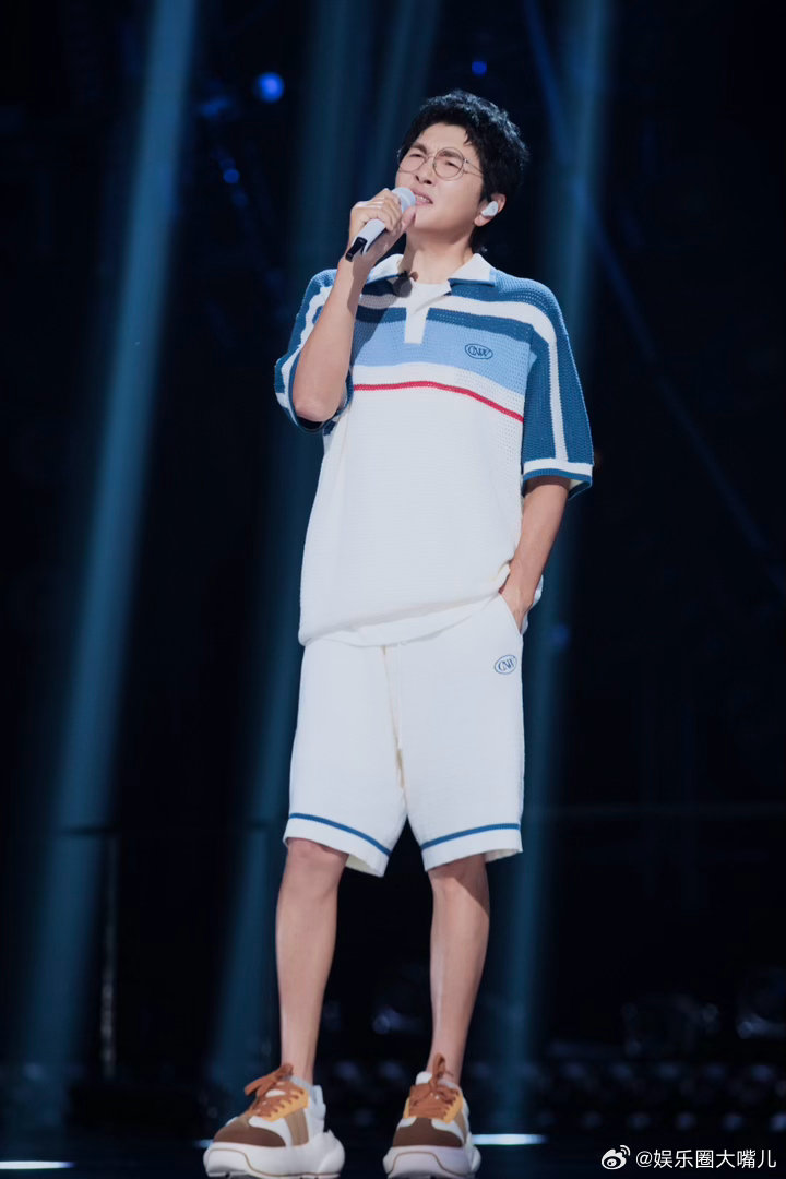 黄子弘凡孙楠合唱坠落天赐的声音7 《坠落》最动人的地方在于它不是单纯的宣泄。黄子