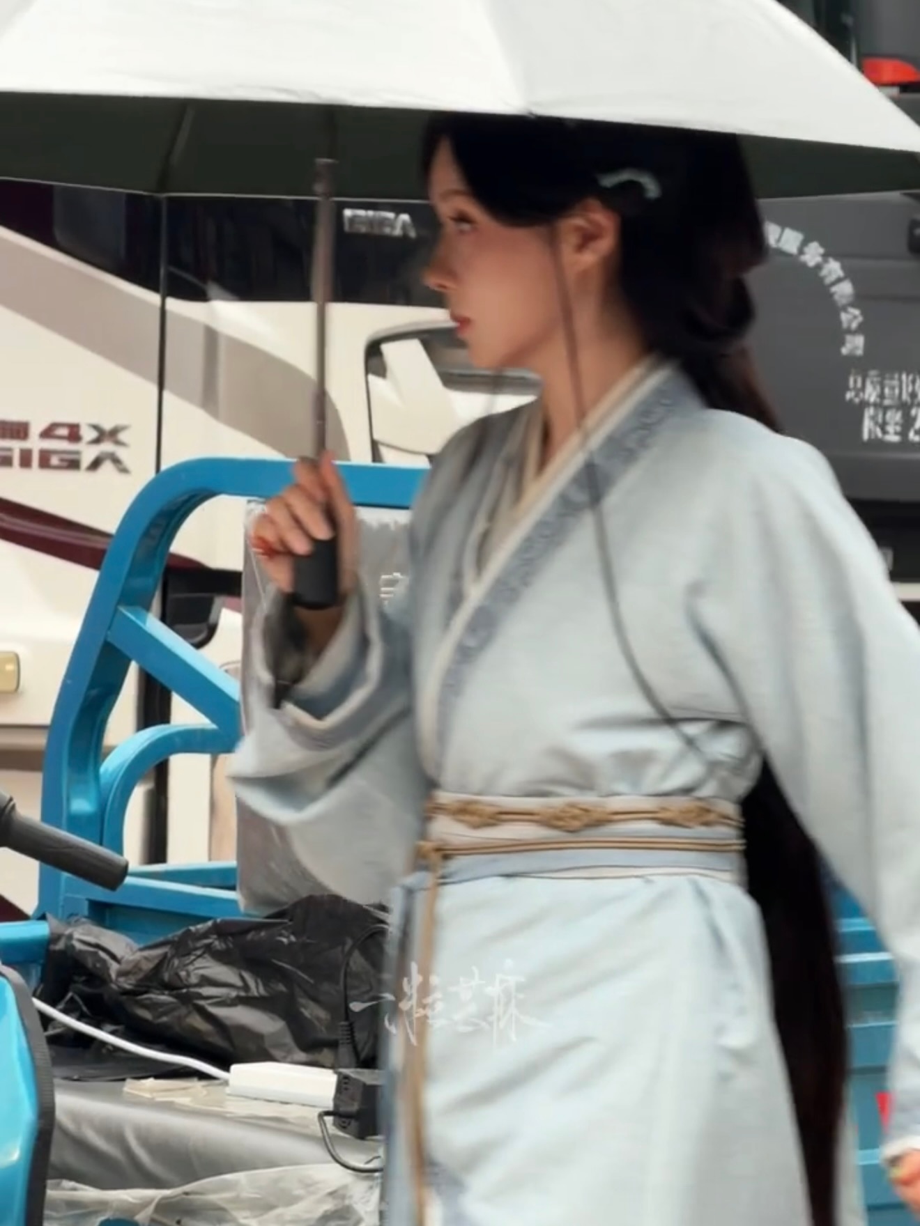 将门毒后路透已出，女二郑合惠子的妆造完美适配角色，也不知道观众的期待值有没有被拉