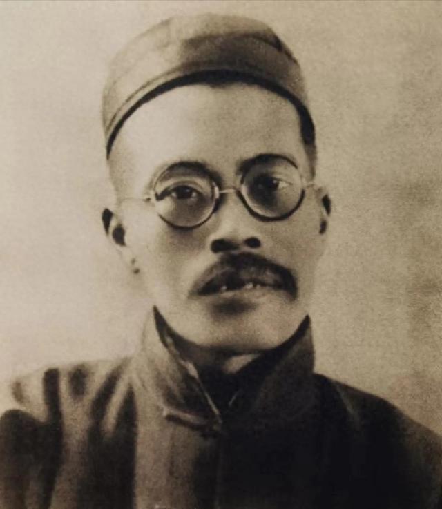 1908年，她22岁远嫁到31岁的姑父，相伴19年感情深厚，丈夫却忽然自尽身亡，