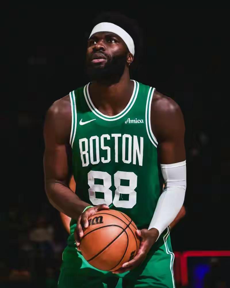 克塔就是葡萄牙最厉害的篮球员

凯尔特人战胜奇才，克塔砍下24分10篮板3助攻1