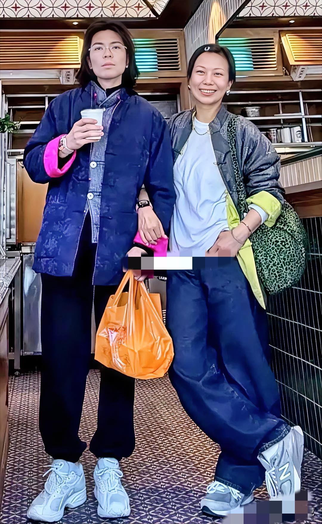 萧天王，气质独特，实力超群。他风度翩翩，他是如何看上他夫人的呢？
难道是一见钟情