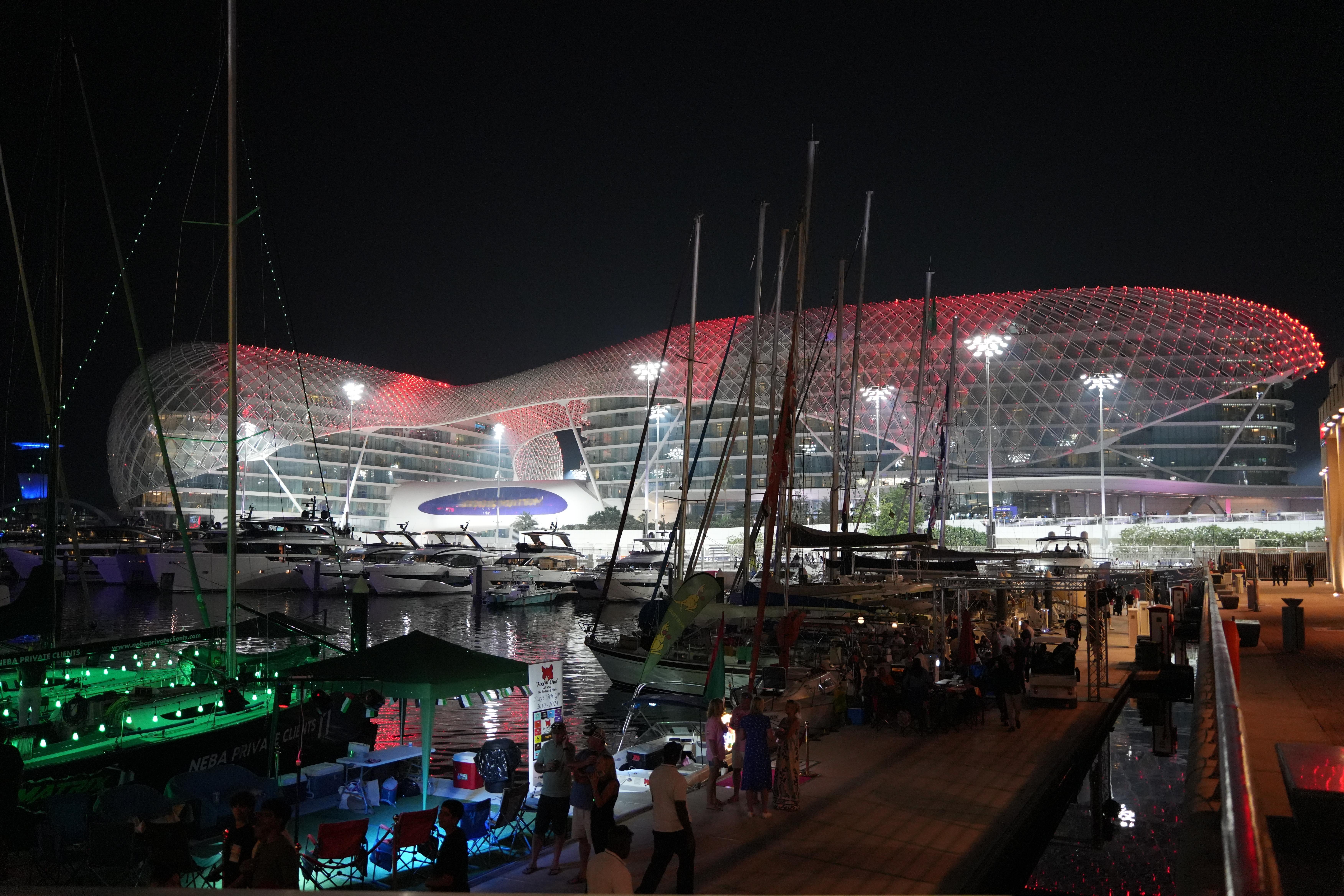 二练结束的围场📸F12025F1阿布扎比大奖赛 阿联酋·亚斯玛瑞纳赛道